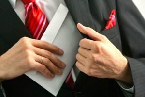 Директор коммунального предприятия вывел из бюджета на свою фирму 15 миллионов гривен