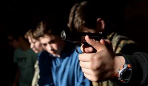 После выпускного подростки устроили стрельбу на набережной Днепра