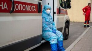 В Украине медикам поднимут минимальную зарплату: указ президента
