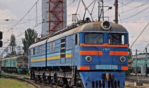 На Днепропетровщине хулиганы забросали поезд камнями: есть пострадавший