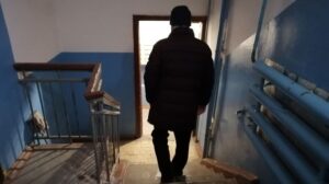 Под Сумами педофил напал на 7-летнего мальчика в подъезде