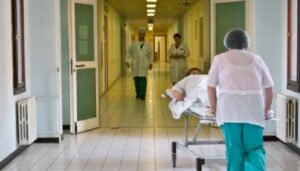 Мать ученицы сломала позвоночник делая ремонт в школе