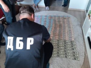 В Днепре работник СИЗО попался на торговле психотропами