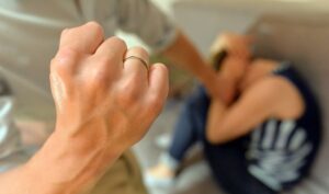 Под Днепром мужчина на глазах у детей избил 9-летнего мальчика