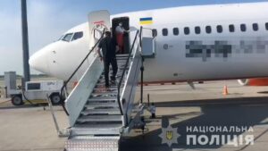 Из Украины выдворили криминального авторитета из санкционного списка СНБО