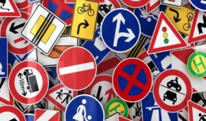 В Украине появятся новые дорожные знаки: что изменится