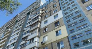 В Днепре на ж/м Покровский отремонтировали подъезды многоэтажки (Видео)