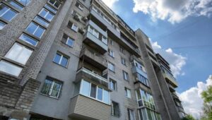 Многоэтажку на Новоорловской в Днепре кардинально преобразили ремонтом (Видео)