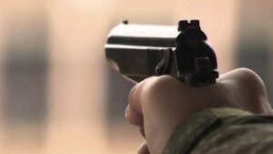 В Покрове мужчина среди бела дня устроил стрельбу из пистолета