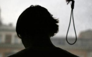 На Днепропетровщине пропавшую несовершеннолетнюю девушку нашли повешенной в заброшенном доме