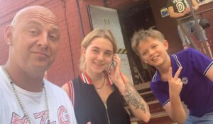 Приемная дочь Потапа показала родного отца (фото)