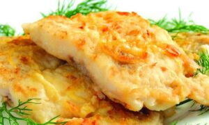 Сочная рыбка в луковом кляре: простой рецепт