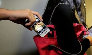 В Никополе прохожие помогли задержать вора