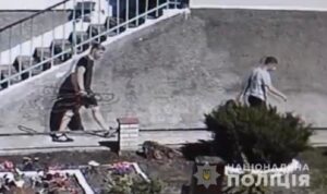Под Винницей подростки украли трубу, которая подавала в больницу кислород для аппаратов ИВЛ