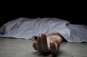 В Терновке под окнами центрального магазина обнаружили труп