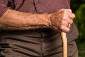 В Верхнеднепровском районе разыскивают пропавшего 77-летнего мужчину (Фото и приметы)