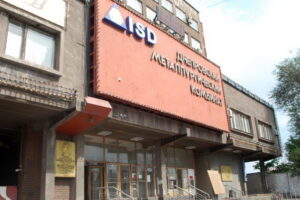 В Каменском на ДМК отравились двое работников: один пострадавший умер