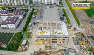 Под Днепром с нуля возводят современный плавательный бассейн