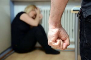 В Днепре муж избил супругу, а через два дня нашёл её мёртвой
