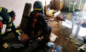 В Кривом Роге из горящей квартиры спасли мужчину