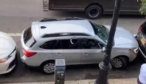 Как выехать с парковки, если вас намертво заблокировали (видео)