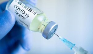 Сочетание разных вакцин от COVID: врач объяснил, насколько это безопасно