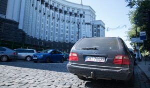 Владельцев евроблях подставляют на штрафы: раскрыта новая мошенническая схема