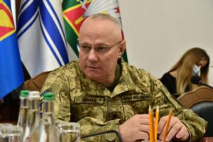 Хомчак подал в отставку: в Украине новый глава ВСУ и массовое увольнение руководства СБУ