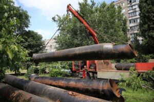 В Днепре капитально меняют полкилометра теплосетей (фото)