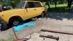 В Кривом Роге автомобиль раздавил своего пожилого владельца