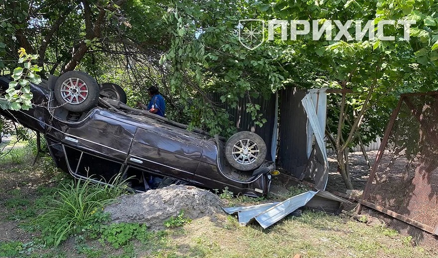 Авто врезалось в забор