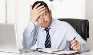 Медики назвали самые распространенные заболевания у офисных работников