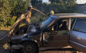На Днепропетровщине на ходу загорелась легковушка