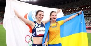 Легкоатлетка Ярослава Магучих дала первый комментарий о скандальном фото с российской спортсменкой (Видео)
