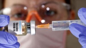 Украинцы смогут получить вторую дозу вакцины раньше: рекомендация МОЗ