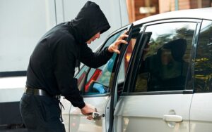 В Днепре лжесотрудник СТО угнал автомобиль