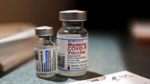 В Киеве женщина умерла от коронавируса после вакцинации
