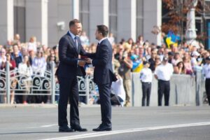 Зеленский на параде в честь Дня независимости вручил государственные награды (Фото)