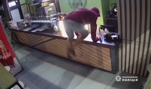 В Днепре задержали вооруженную банду серийных грабителей