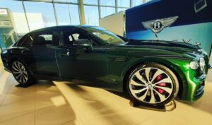 В Украину привезли очень необычный Bentley (фото)