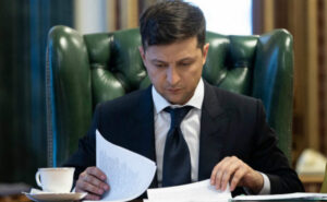В Украине запретили продажу лекарств детям: Зеленский подписал закон