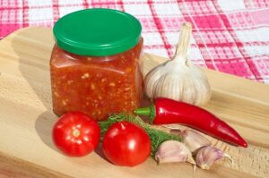 “Холодная” аджика без варки: простой и быстрый рецепт