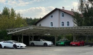 Как в Монако: под Киевом обнаружили парковку с элитными авто (фото и видео)
