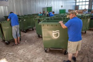 На улицах Днепра появится 1000 обновленных мусорных баков