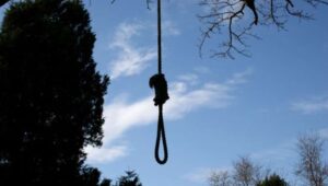 В лесополосе Кривого Рога нашли тело повешенного мужчины