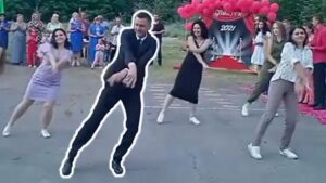Украинский учитель истории зажигательно станцевал на выпускном (видео)