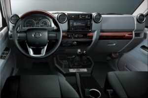 Новейший Toyota Land Cruiser 300 разбили сразу после покупки