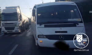 В Днепре Mercedes сбил женщину на пешеходном переходе (Фото)