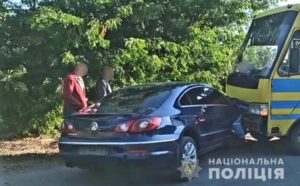 На Николаевщине столкнулись легковушка и маршрутка с детьми: в аварии пострадал мэр города Вознесенск (Фото)