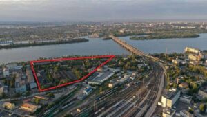 В Днепре на месте Метизного завода началась стройка нового торгового центра (фото)